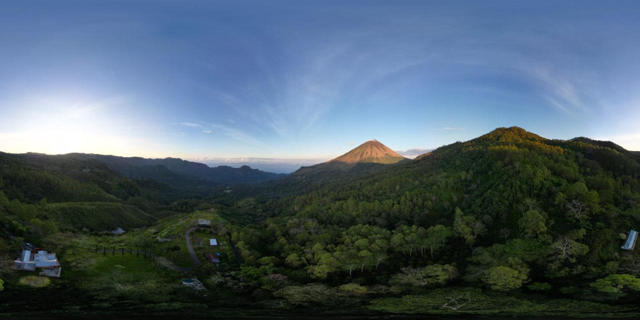 Riung Tiga Empat Tujuh Guesthouse Exterior photo