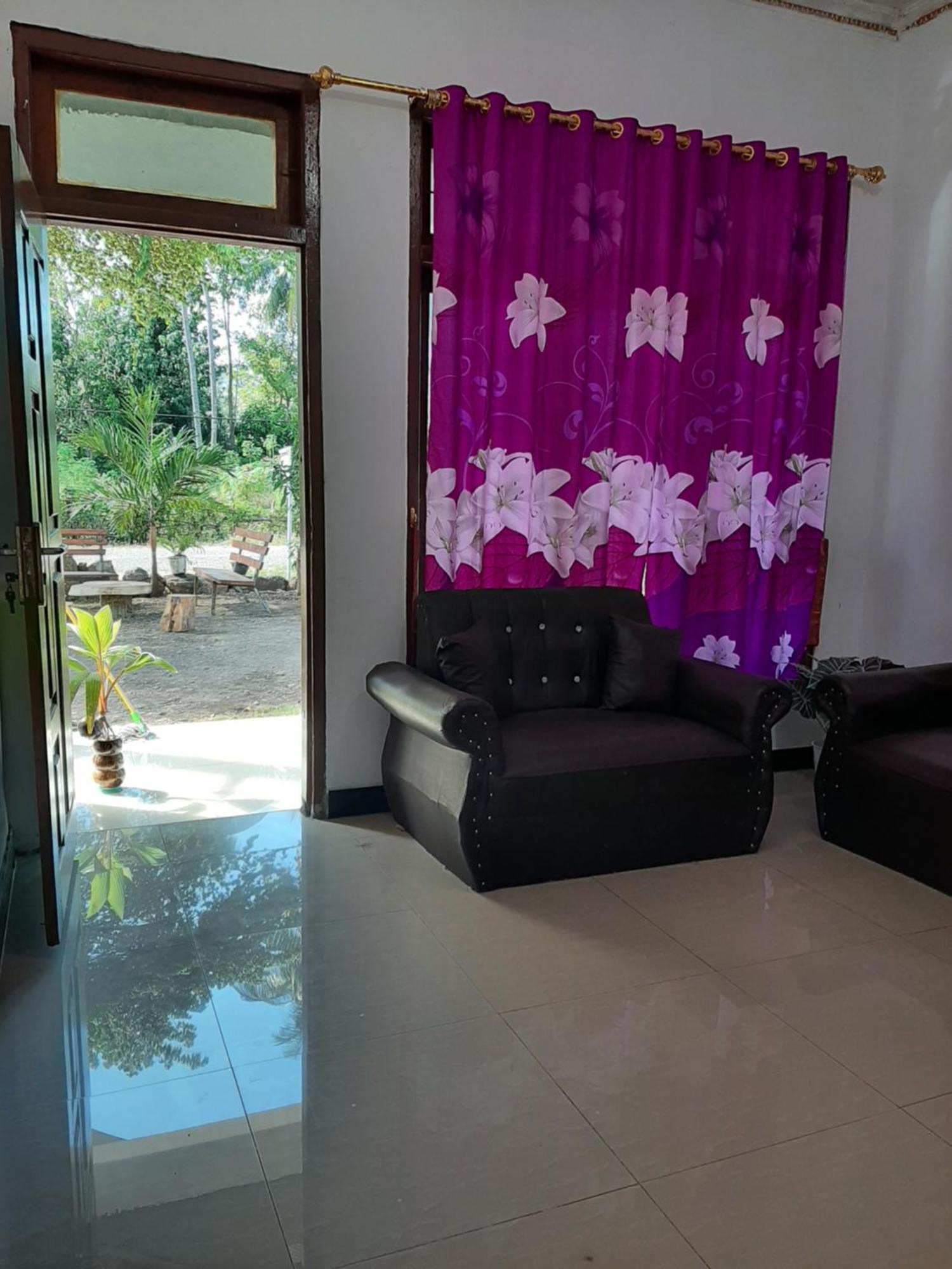 Riung Tiga Empat Tujuh Guesthouse Exterior photo