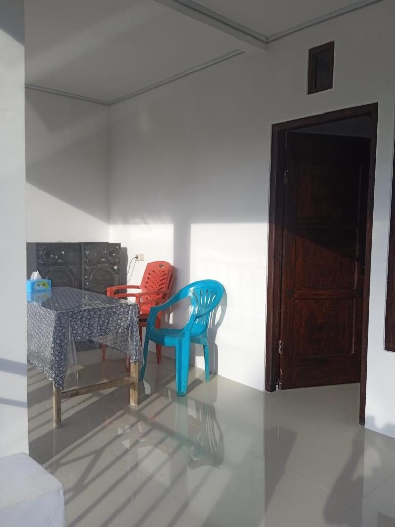Riung Tiga Empat Tujuh Guesthouse Exterior photo